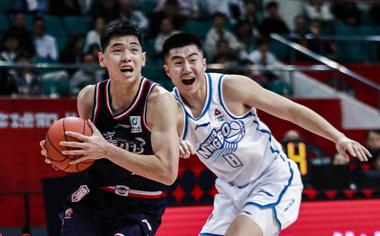 华体会官方网站入口-8名球员离开广州！郭士强弟子一个不留，两人拿顶薪，杜锋捡漏