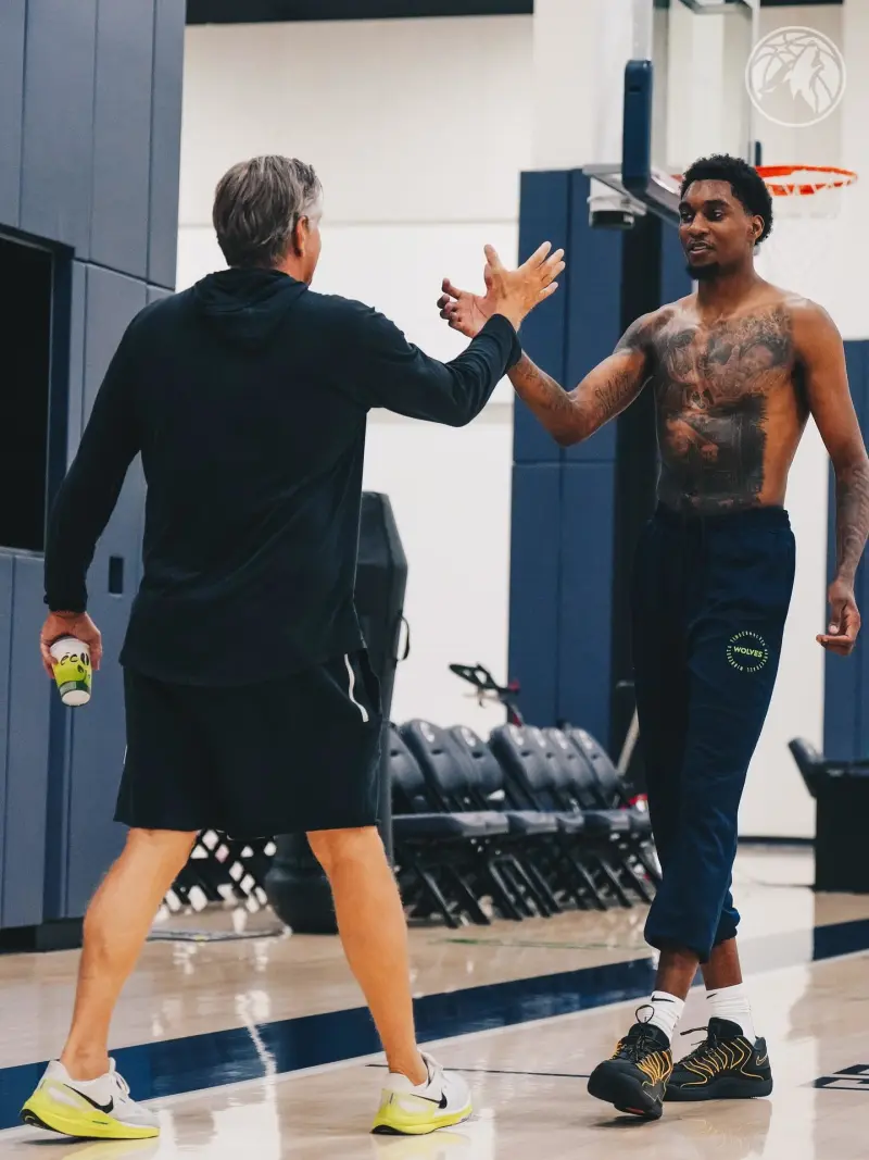 华体会app官方网站-进入生涯第六年！森林狼官方晒出麦丹休赛期训练照片