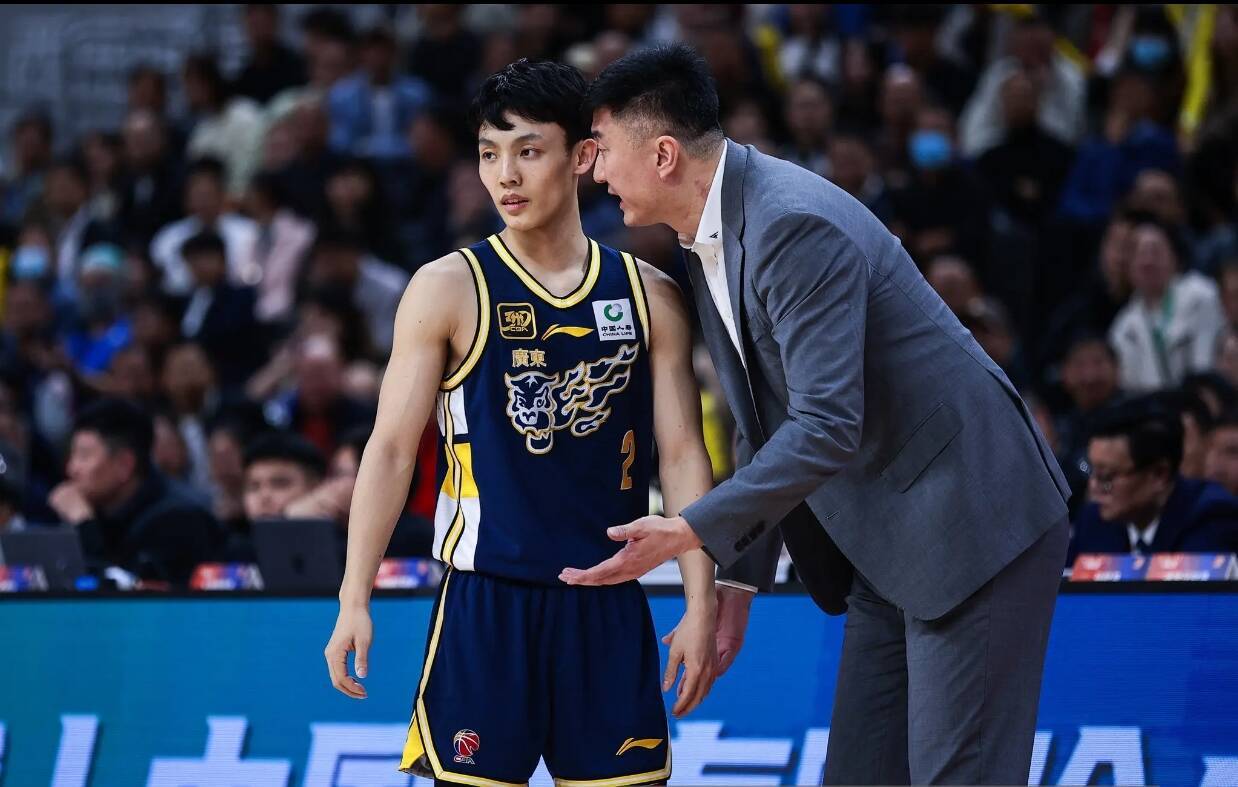 华体会app官方网站-广东队为何40分惨败？媒体人说出原因，这2人真的难堪大用